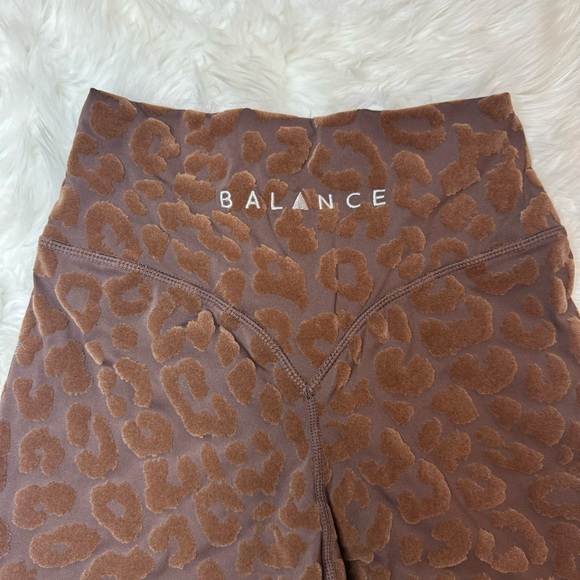 Balance Athletica Lux Velvet Burnout Leopard Print Biker Shorts Size XS - Picture 5 of 8